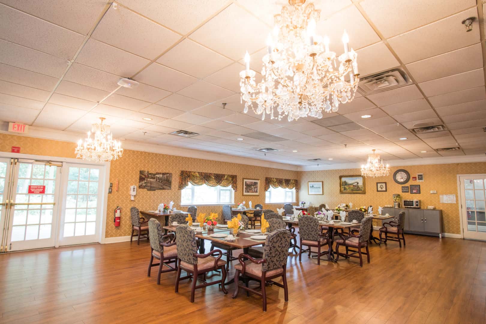 CareOne at The Highlands-Interior, dining room