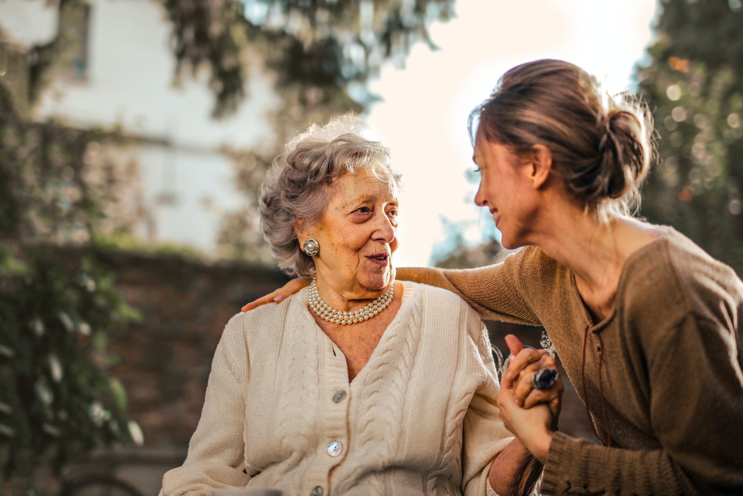 A caregiver and her loved one spend time together at an assisted living facility